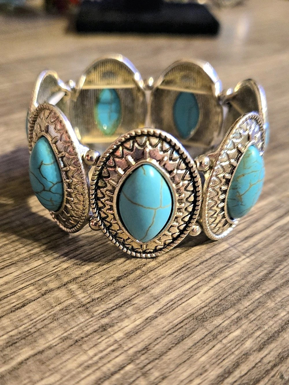 Turquoise Bracelet in Blue & Silver Like New